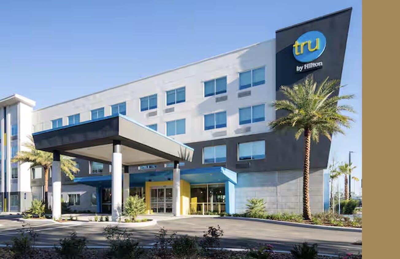 Tru by Hilton Hotel Exterior