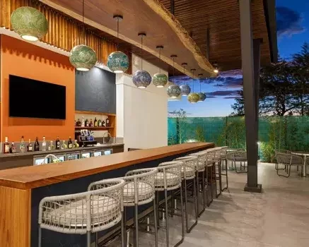 Bar al aire libre de Hampton by Hilton