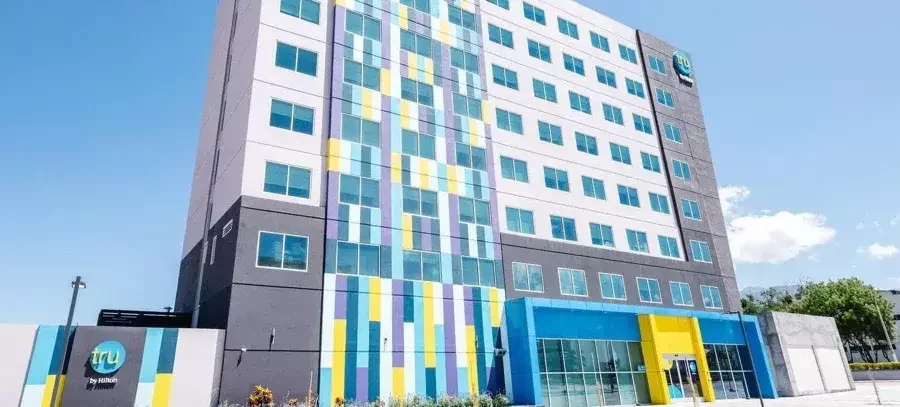 Exterior de Tru by Hilton